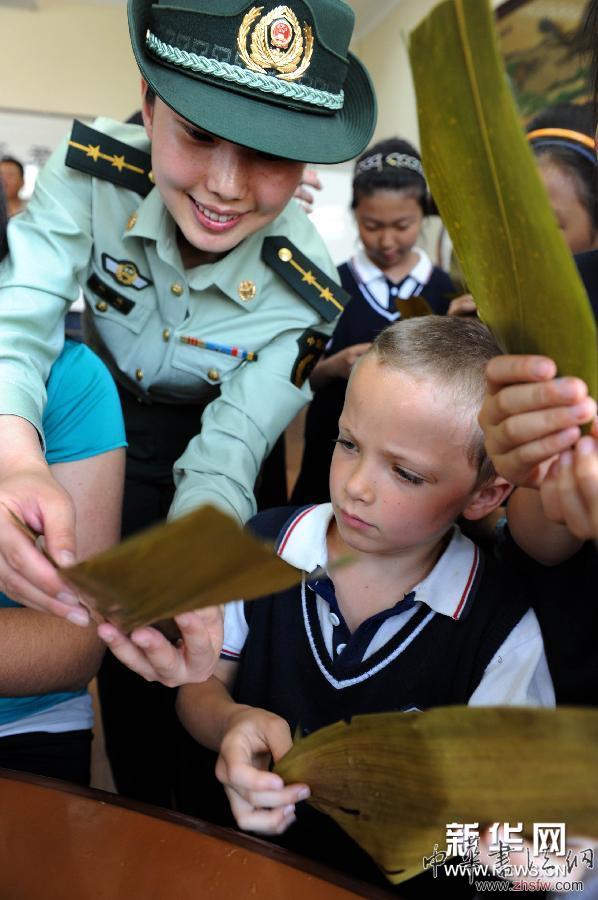 （社會(huì)）（2）迎端午 包粽子