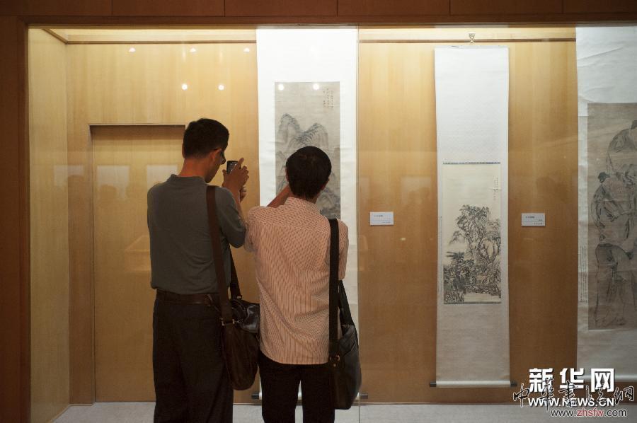 （晚報(bào)）（2）徐州徐培晨藝術(shù)館開館暨作品藏品捐贈(zèng)儀式舉行