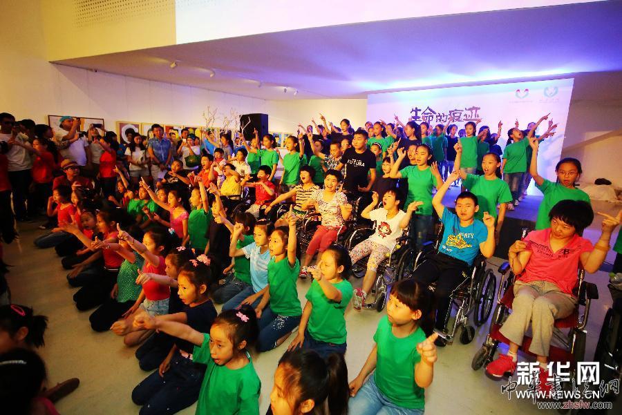 #（社會(huì)）（4）腦癱患兒畫(huà)展迎&ldquo;六一&rdquo;
