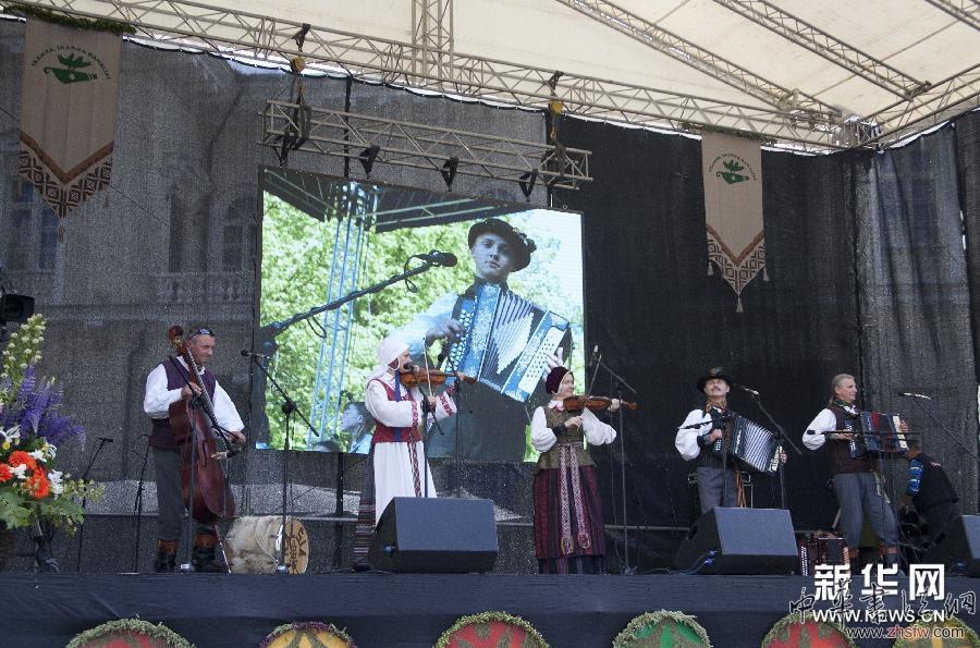 （XHDW）（6）立陶宛舉辦國際民俗藝術(shù)節(jié)