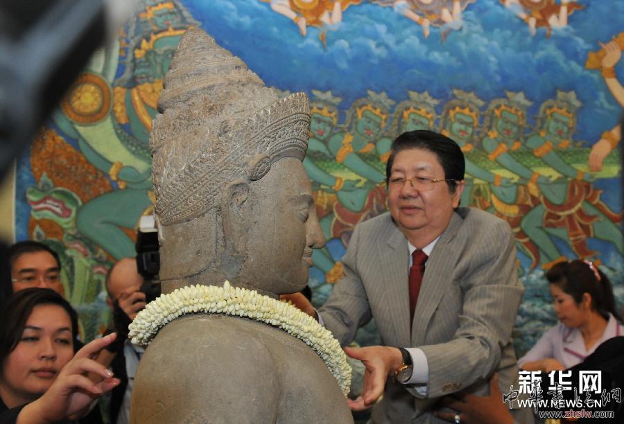 （國(guó)際）（3）柬埔寨舉行儀式歡迎被掠奪石像文物回歸