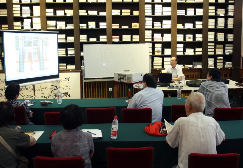 陳聯(lián)合為全國(guó)政協(xié)委員講授楹聯(lián)書法