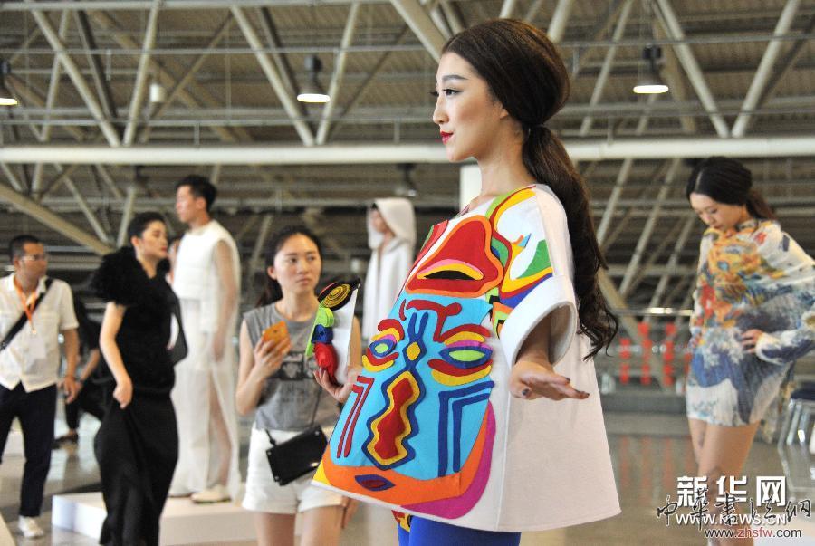 （教育）（1）畢業(yè)設(shè)計(jì)展走出校園促就業(yè)