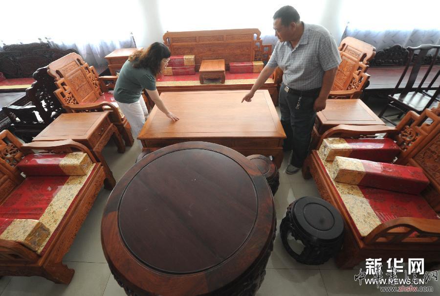 （社會）（1）南漢村傳統(tǒng)仿古紅木家具制作掀&ldquo;古典文化&rdquo;致富熱