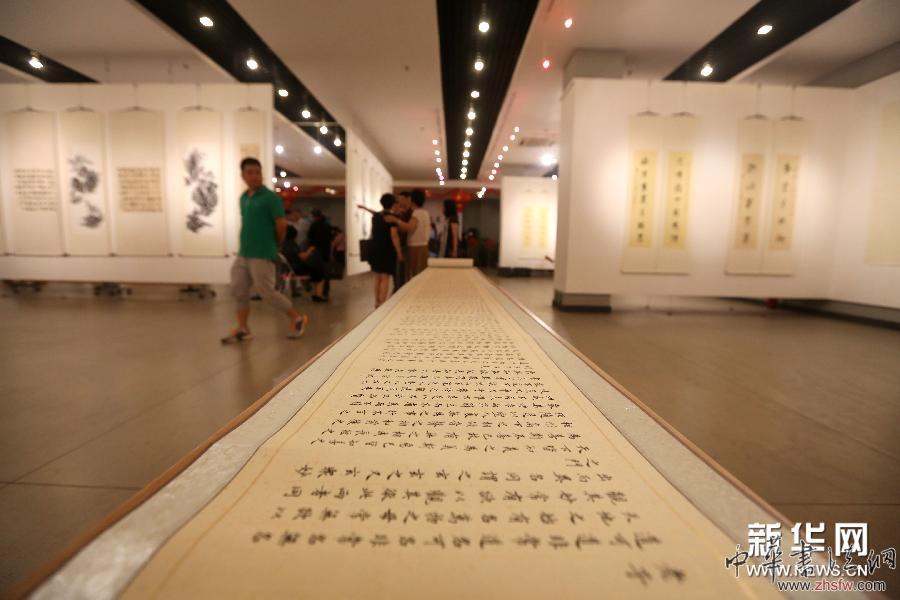 白傳巨書(shū)畫(huà)展在沈陽(yáng)開(kāi)展 組圖 (晚報(bào))(2)白傳巨書(shū)畫(huà)展在沈陽(yáng)開(kāi)展