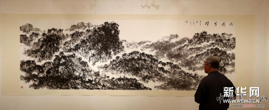 （晚報(bào)）（1）白傳巨書(shū)畫(huà)展在沈陽(yáng)開(kāi)展