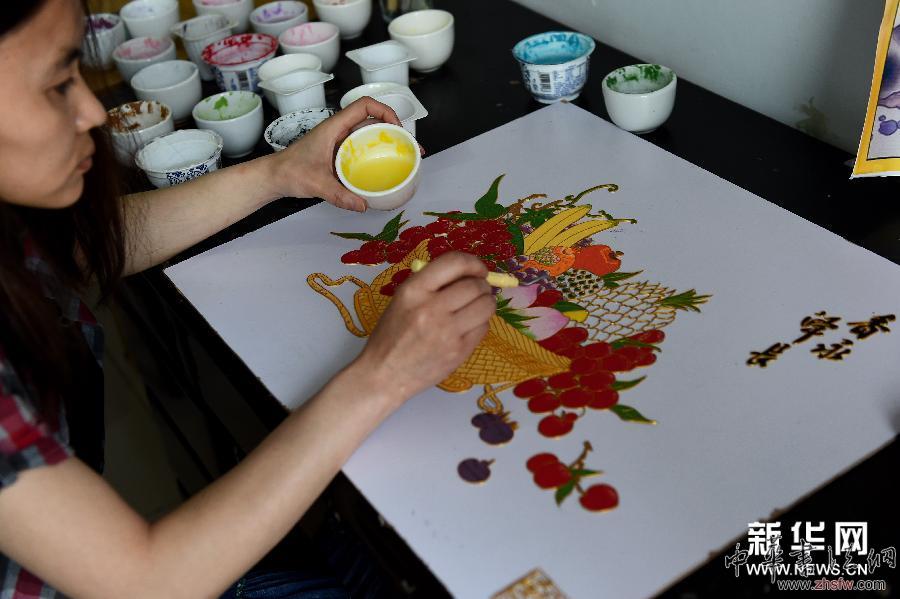 （晚報(bào)）（1）以砂作畫(huà)