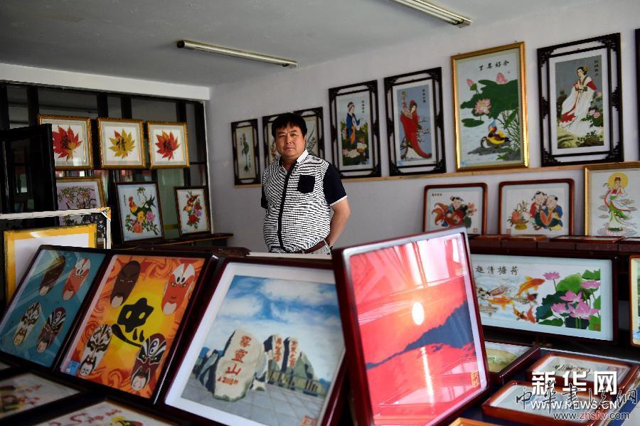 （晚報）（3）以砂作畫