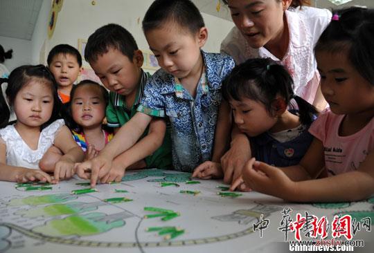 安徽兒童麥秸作畫 呼吁保護(hù)環(huán)境