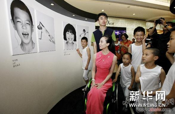 (文化)(1)“天使的微笑”攝影藝術(shù)展在上海舉行