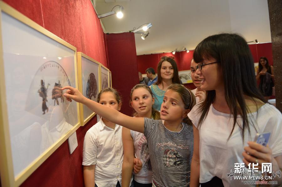 （XHDW）（2）&ldquo;中國扇面畫展&rdquo;在阿爾巴尼亞舉行