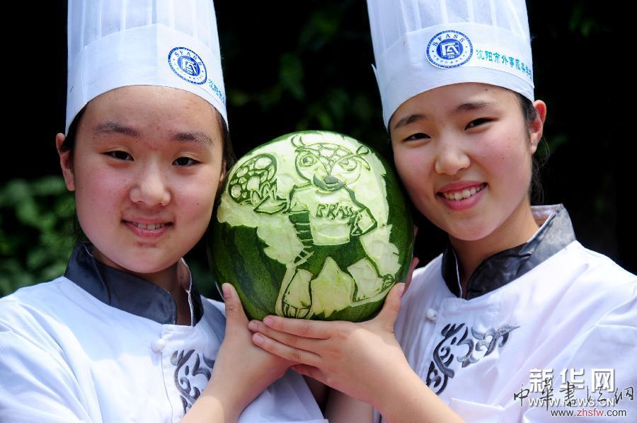 #（社會）（3）西瓜上雕刻世界杯球星