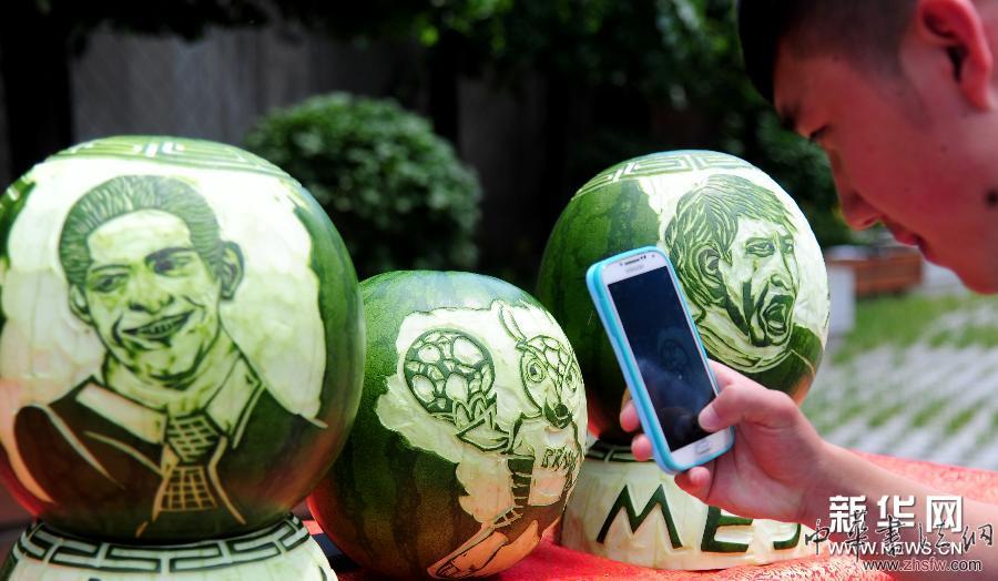 西瓜上雕刻世界杯球星 組圖 #(社會)(4)西瓜上雕刻世界杯球星