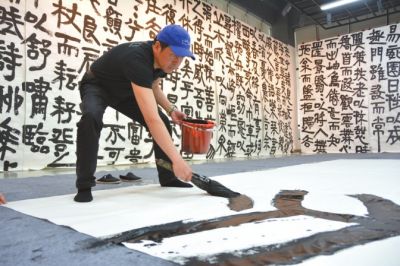 鮑賢倫書法展亮相中國美術(shù)館