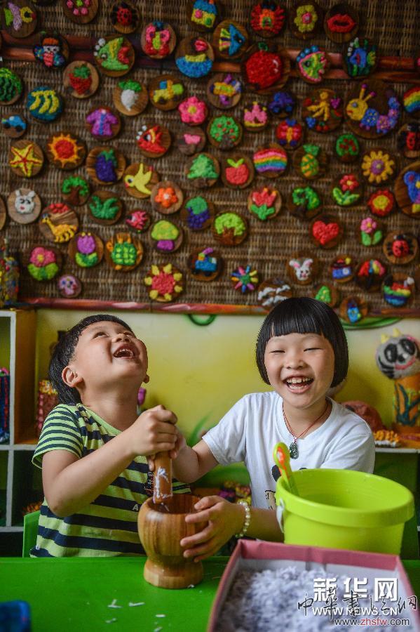 （教育）（5）紙漿作畫 環(huán)保時尚