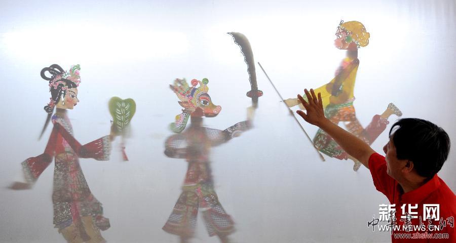 沈陽關(guān)氏皮影傳承人收徒傳藝 (晚報)(2)沈陽關(guān)氏皮影傳承人收徒傳藝