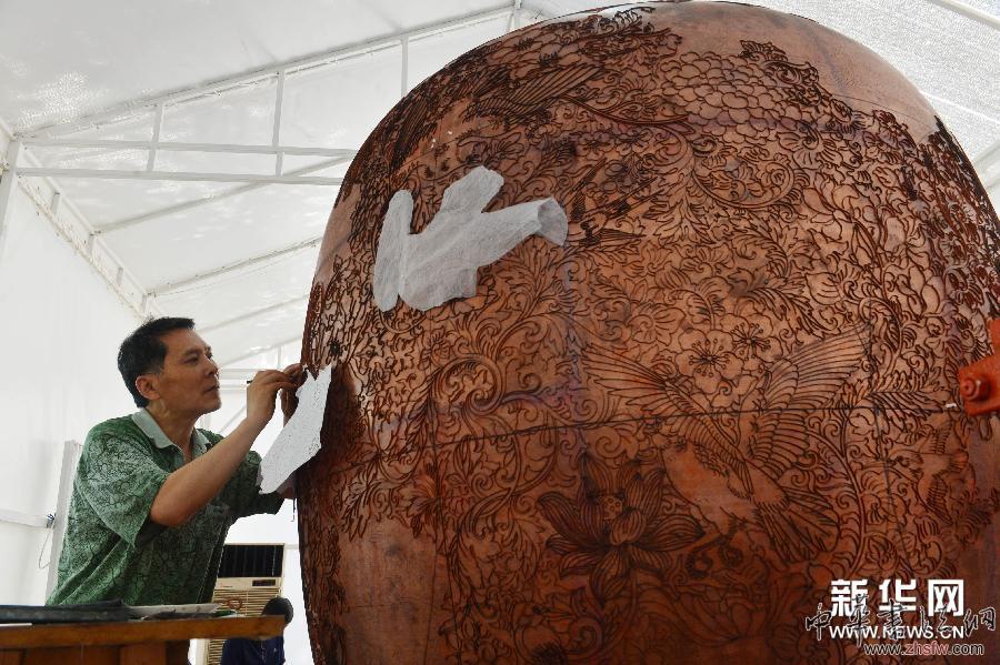 北京琺瑯廠打造4米高景泰藍花鳥大瓶 組圖 #(文化)(4)北京琺瑯廠打造4米高景泰藍花鳥大瓶