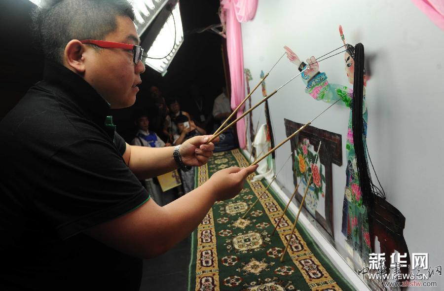 北京皮影藝術(shù)展在首博舉行 組圖 (晚報)(1)北京皮影藝術(shù)展在首博舉行