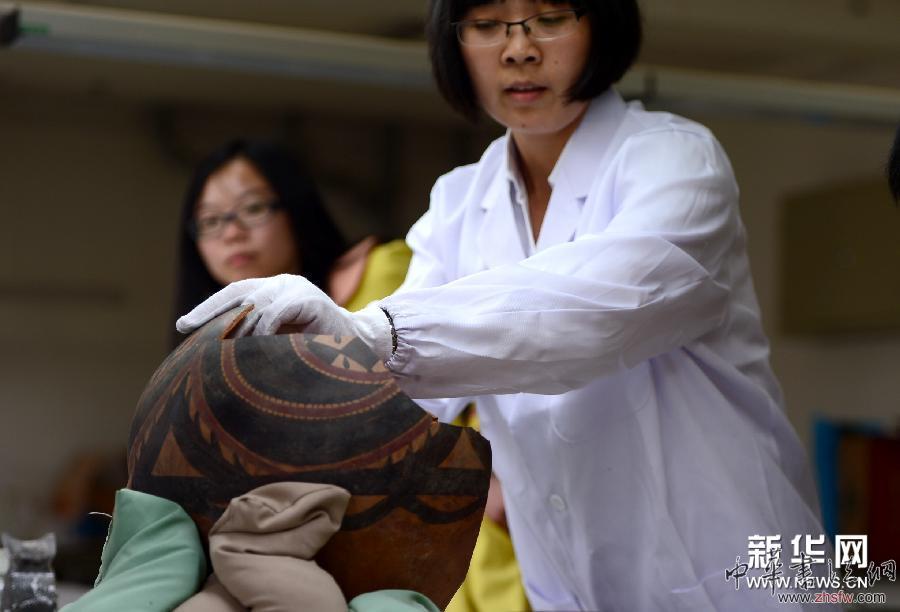 （文化）（3）蘭州：市民走進(jìn)文物&ldquo;醫(yī)院&rdquo;