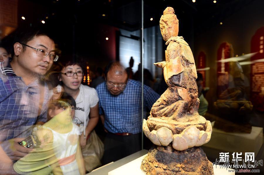（XHDW）（2）山東舉辦&ldquo;盛世佛光&mdash;&mdash;汶上寶相寺塔地宮出土佛教文物展&rdquo;