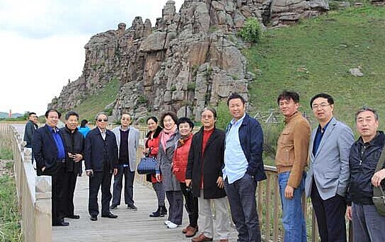 中國書法家協(xié)會(huì)赴阿爾山開展采風(fēng)創(chuàng)作活動(dòng)