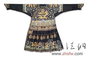 清乾隆 藍(lán)緞繡彩云金龍紋朝袍
