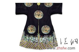 清乾隆 石青綢繡八團彩云金龍紋龍褂