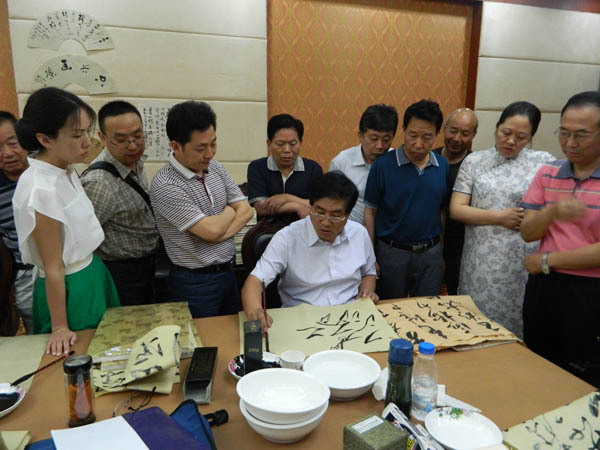 胡立民導(dǎo)師工作室?guī)熒诤颖备弑暄偶? width=