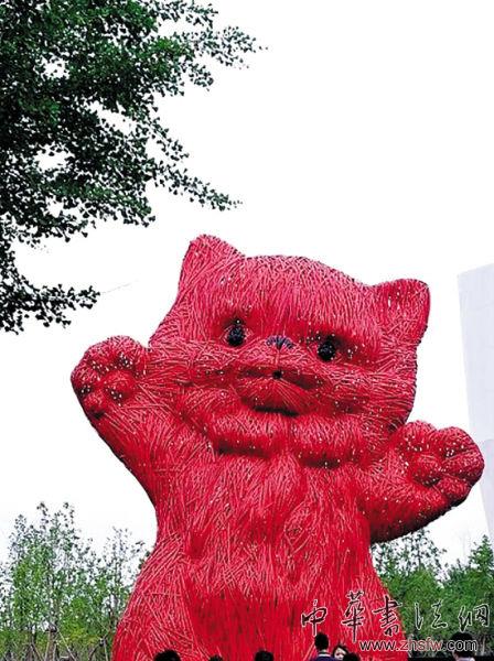 藝評:藝術(shù)搭消費主義戰(zhàn)車 粉紅貓?!按簏S鴨之父”弗洛倫泰因·霍夫曼的巨型公共雕塑