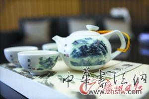 藝評:不接地氣藝術衍生品囧態(tài)不斷 許欽松山水畫衍生品