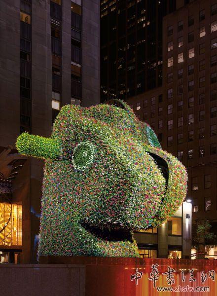 杰夫·昆斯《分割木馬》，洛克菲勒中心（高古軒）