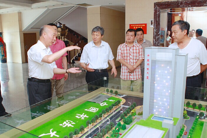 中書(shū)協(xié)陳洪武秘書(shū)長(zhǎng)一行在安徽巡視調(diào)研