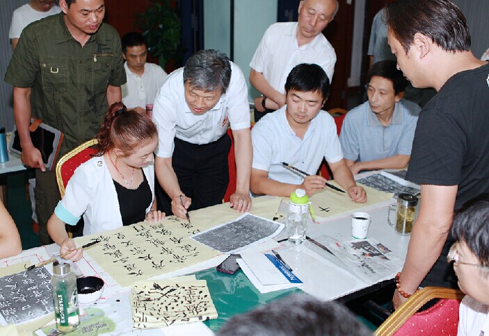 中書(shū)協(xié)陳洪武秘書(shū)長(zhǎng)一行在安徽巡視調(diào)研