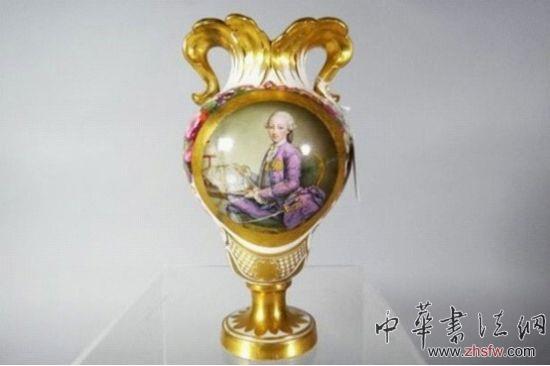 這只有200年歷史的古董花瓶曾破碎，現(xiàn)已被黏合。