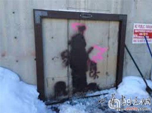 破壞班克斯街頭涂鴉 男子將面臨監(jiān)禁和罰款 被棕色涂料覆蓋的班克斯涂鴉