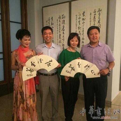 曲比阿烏、張華敏亮相中國(guó)美術(shù)館大贊李海劍作品神韻超然