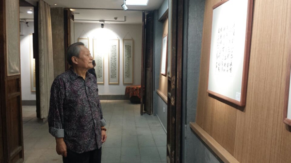 書(shū)法報(bào)社首任社長(zhǎng)孫方觀展