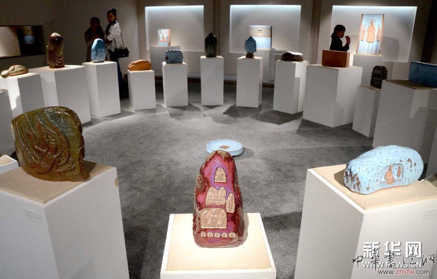 “回到內(nèi)心”黃珂陶瓷作品展在鄭州舉辦 圖 (晚報(bào))(1)“回到內(nèi)心”黃珂陶瓷作品展在鄭州舉辦