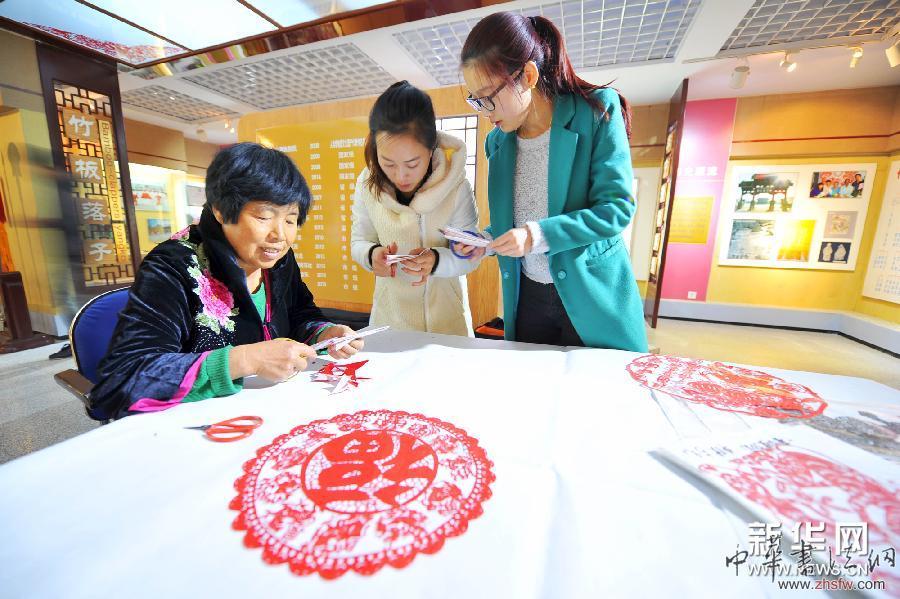 河北豐寧:滿(mǎn)族剪紙放異彩 組圖 #(文化)(2)河北豐寧:滿(mǎn)族剪紙放異彩