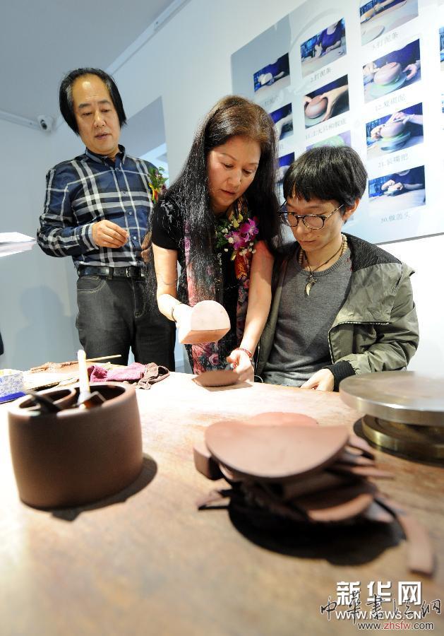 （晚報(bào)）（3）紫砂藝術(shù)家夫婦南京舉辦作品展