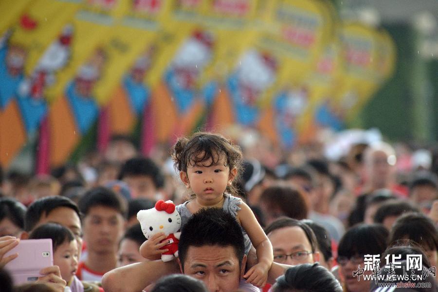 （體育）（3）新加坡舉行&ldquo;凱蒂貓跑&rdquo; 慶祝凱蒂貓40歲生日