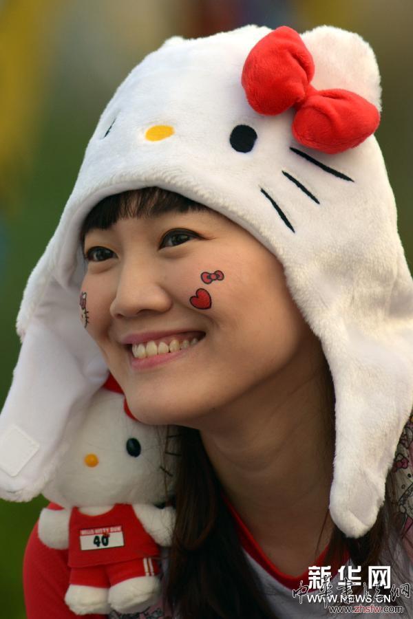 （體育）（6）新加坡舉行&ldquo;凱蒂貓跑&rdquo; 慶祝凱蒂貓40歲生日