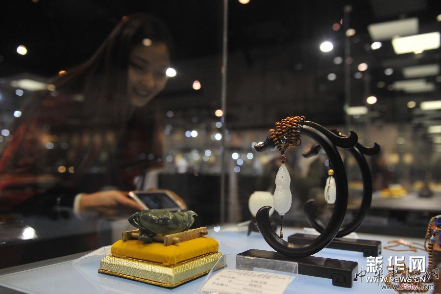 （晚報(bào)）（2）中國玉石雕刻第四屆&ldquo;陸子岡&rdquo;杯獲獎(jiǎng)作品晉京展開幕