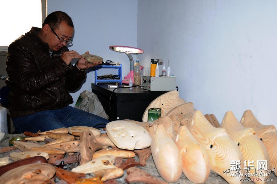 （晚報(bào)）（2）河北邢臺(tái)陶笛藝人9年研制百余種木質(zhì)陶笛