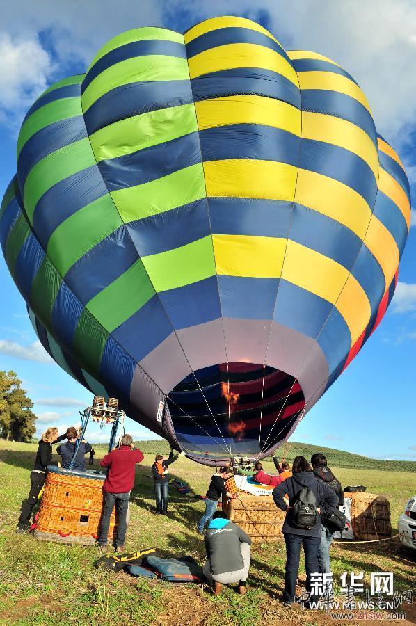 葡萄牙舉行第18屆國際熱氣球節(jié) 組圖 (國際)(5)葡萄牙舉行第18屆國際熱氣球節(jié)