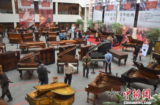 深圳百年經(jīng)典鋼琴藝術(shù)展同時(shí)展出60臺(tái)古鋼琴（圖）