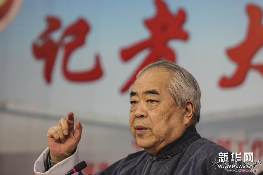 范曾主講“記者大講堂” (晚報(bào))范曾主講“記者大講堂”