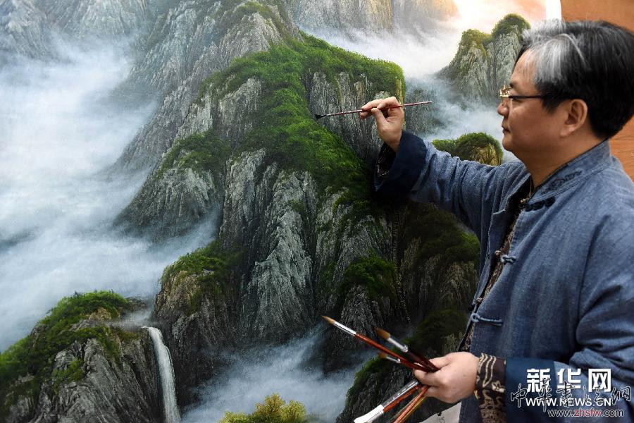 （新華網(wǎng)）（2）畫家回鄉(xiāng)創(chuàng)辦油畫創(chuàng)意產(chǎn)業(yè)園
