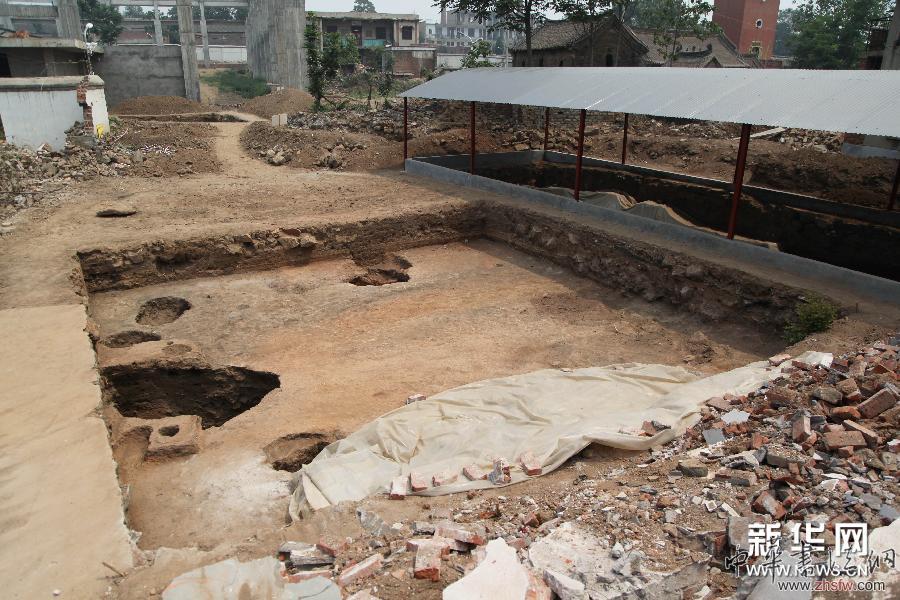 河南寶豐清涼寺汝窯首次發(fā)現(xiàn)素?zé)G爐 圖 河南寶豐清涼寺汝窯首次發(fā)現(xiàn)素?zé)G爐 圖