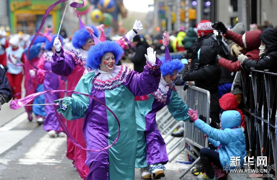 （國(guó)際）（2）紐約舉行第88屆感恩節(jié)大游行
